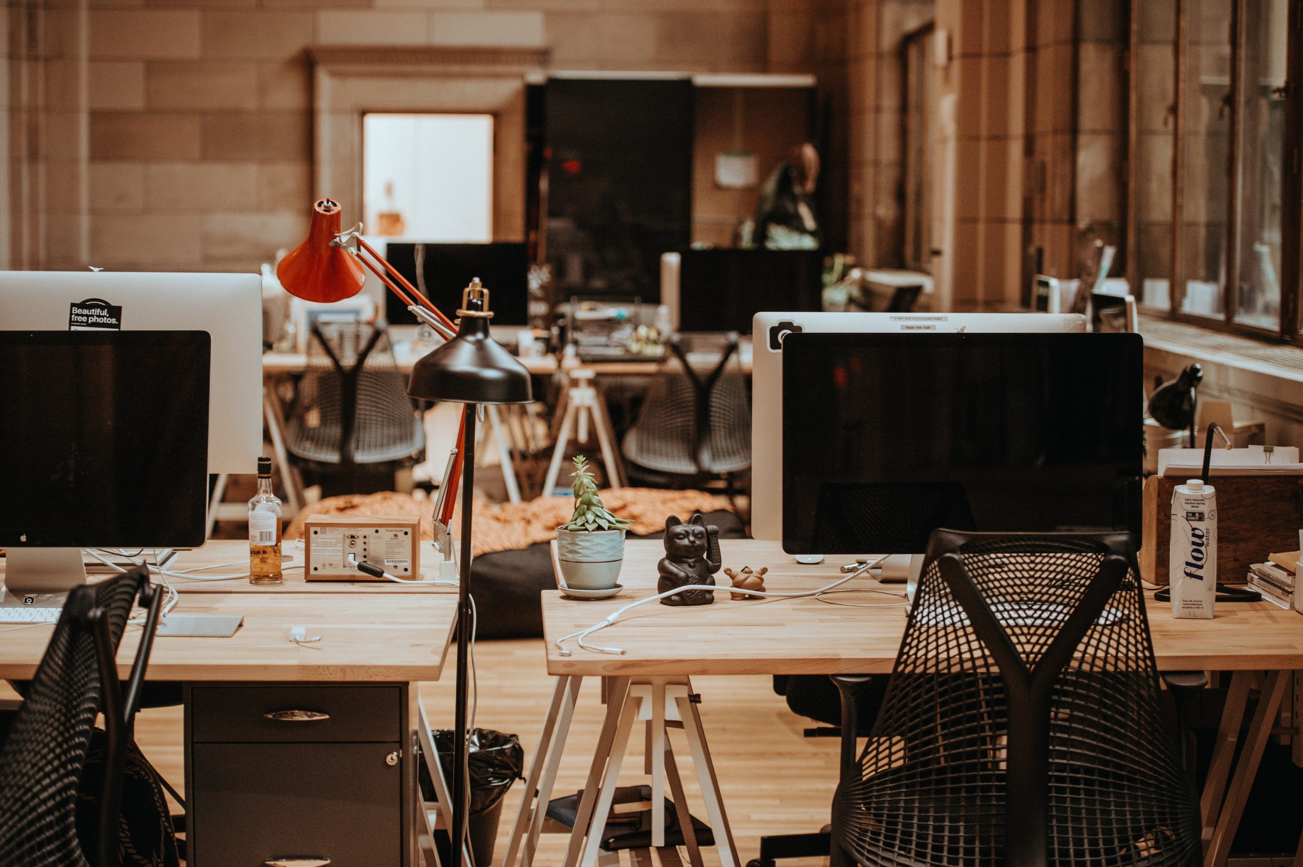how to build a flexible worklife - image of workstation post pandemic